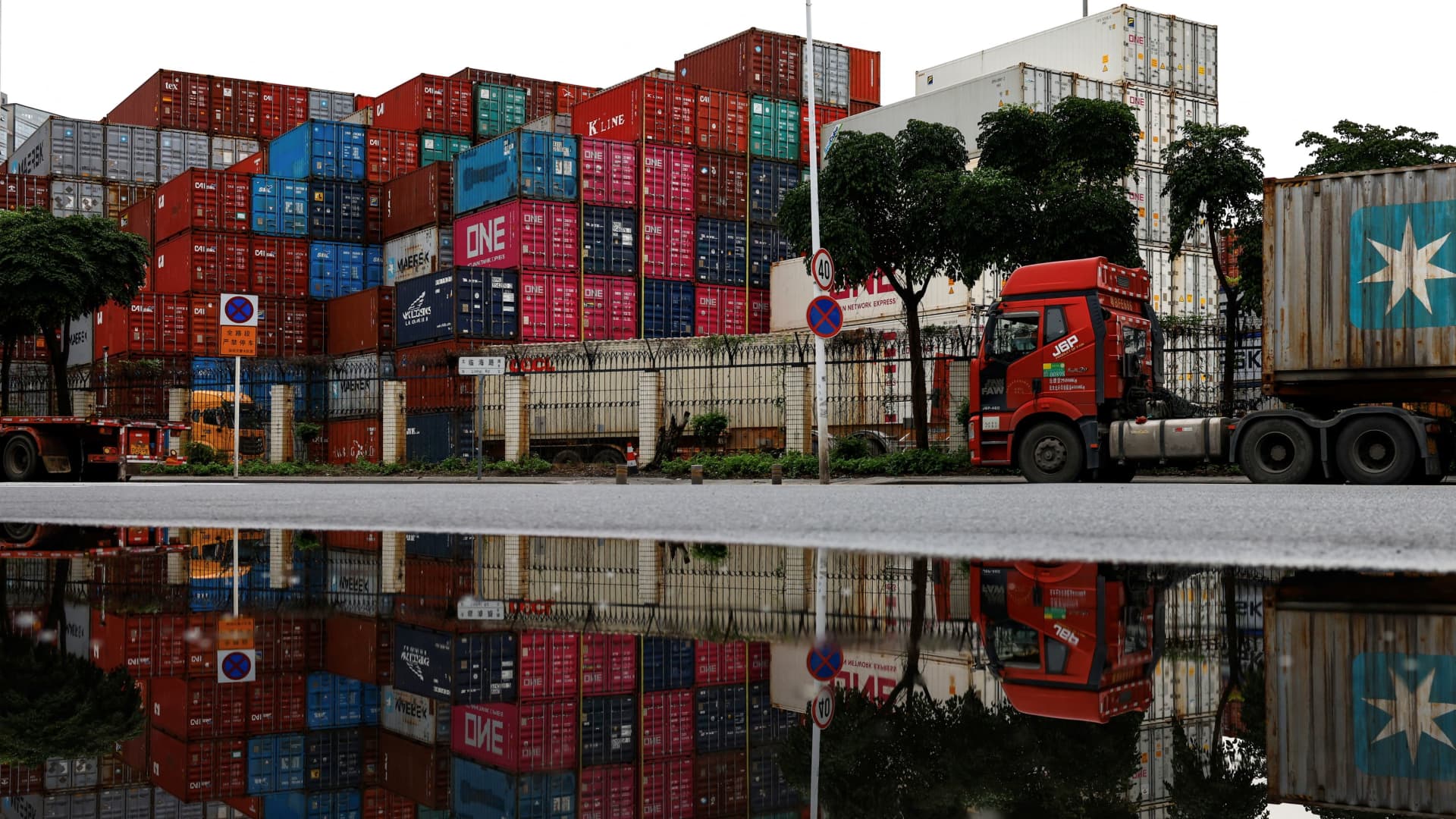 Featured image for China's Manufacturing Sector Continues to Contract in July