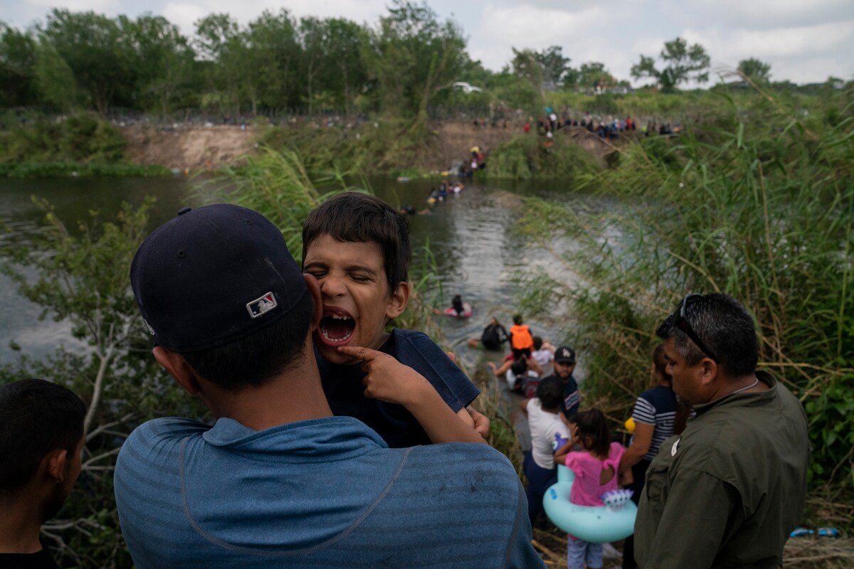 Title 42 expiration leads to migrant surge at US-Mexico border.