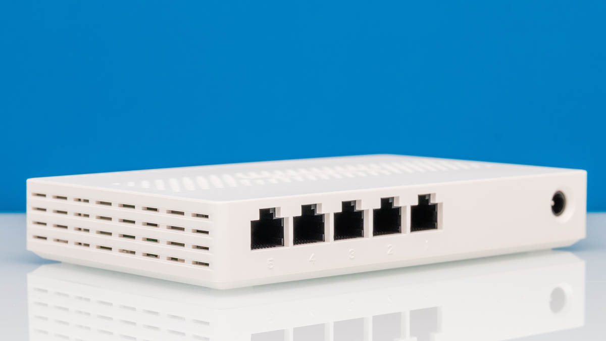 Tenda SE105 5-Port 2.5GbE Fanless Switch Review