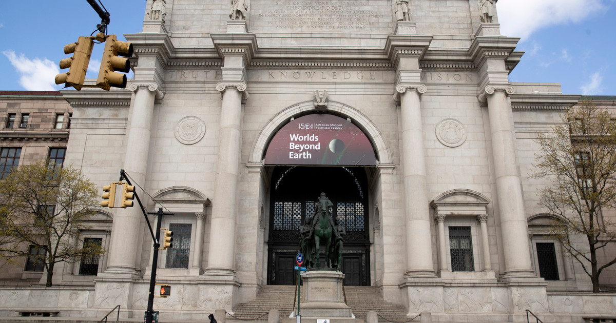 Featured image for Museums Close Native American Exhibits Due to New Federal Regulations