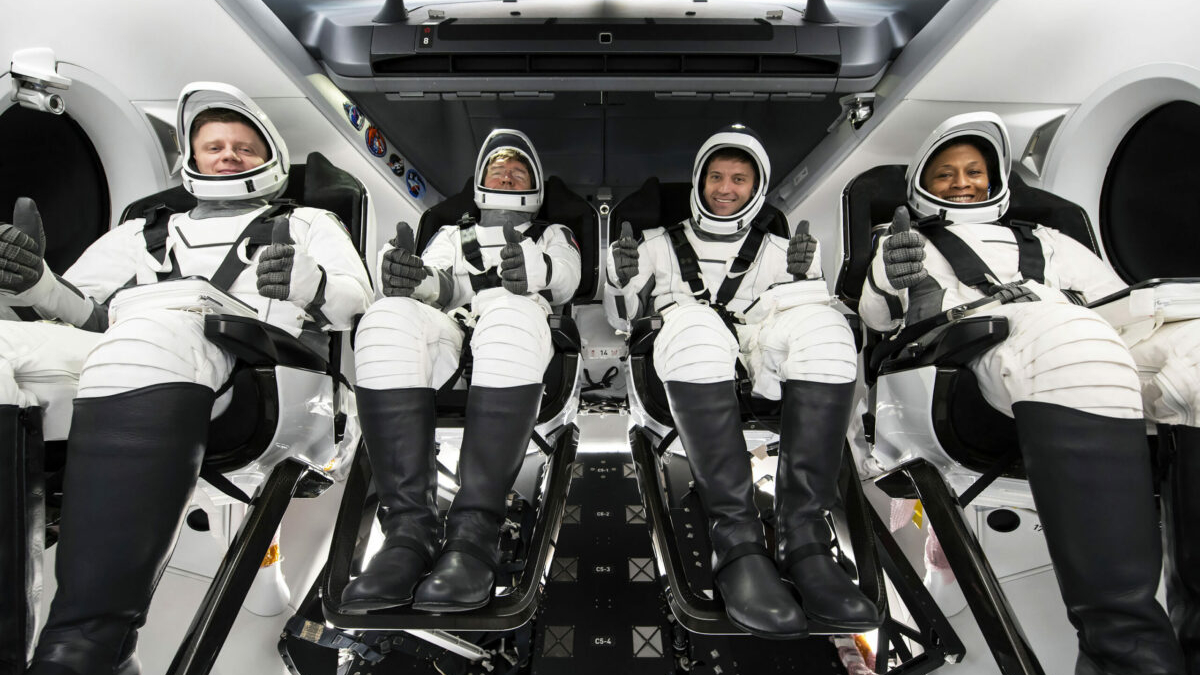 "SpaceX and NASA Delay Crew-8 ISS Launch to March 1 Due to Private Moonshot"