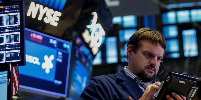 "Market Uncertainty: Fed Rate Cuts and Economic Slowdown Impact Stocks"