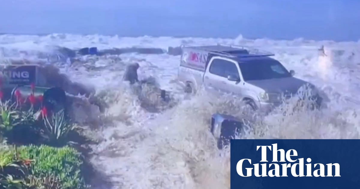 Featured image for "Southern California Braces for New Year's High Surf and Rogue Waves Amid Safety Warnings"