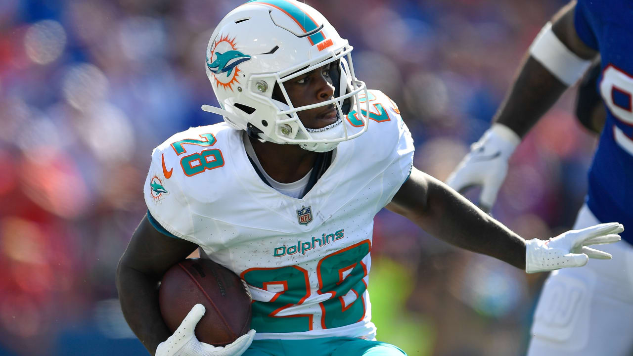 "Quarter Mark Check: Ranking the Top 15 Running Backs in the 2023 NFL Season"