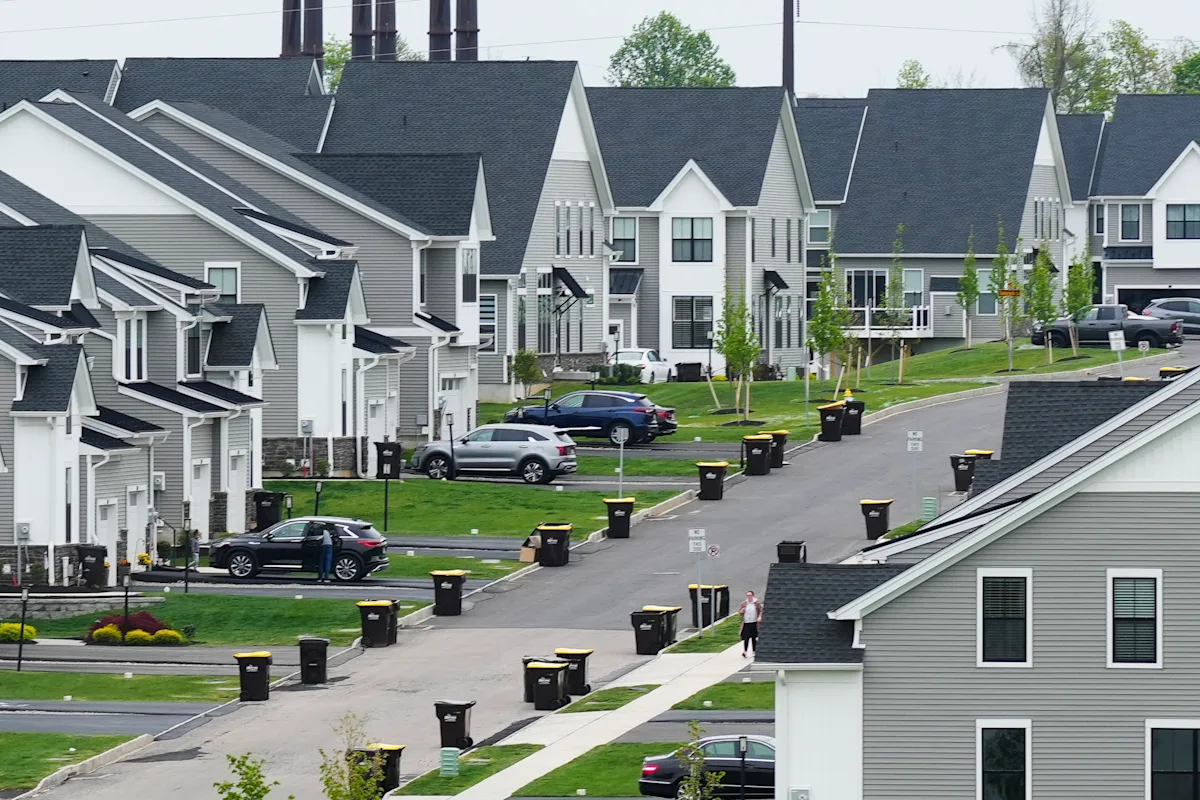 Featured image for Mortgage Rates Drop to Three-Year Low Amid Fed Rate Cuts