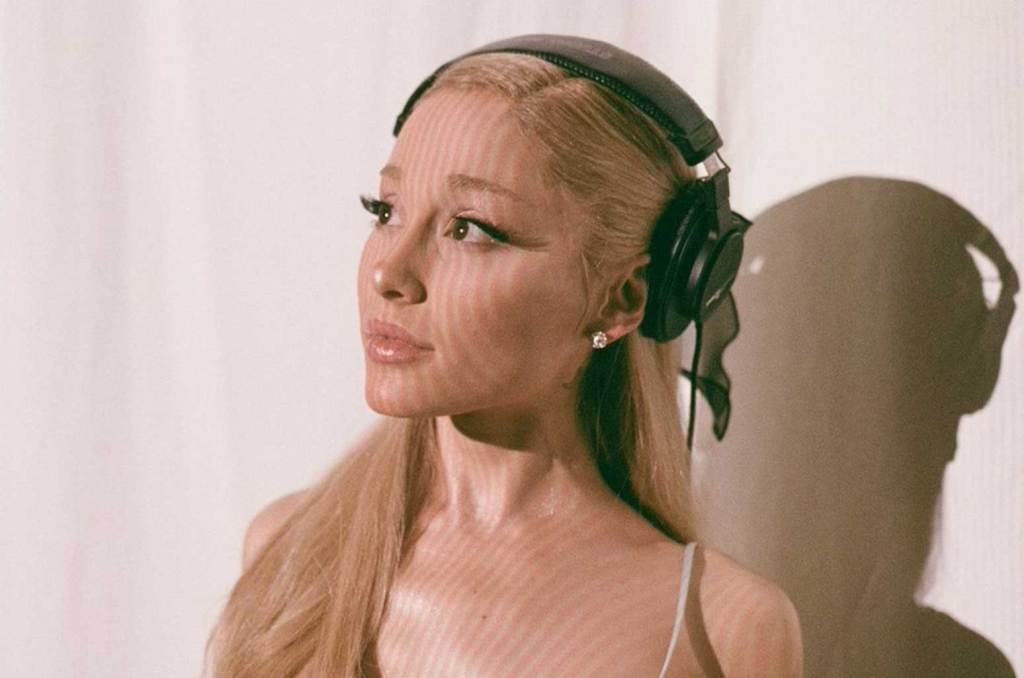 "Ariana Grande's Fans React to New Album 'Eternal Sunshine' Announcement"