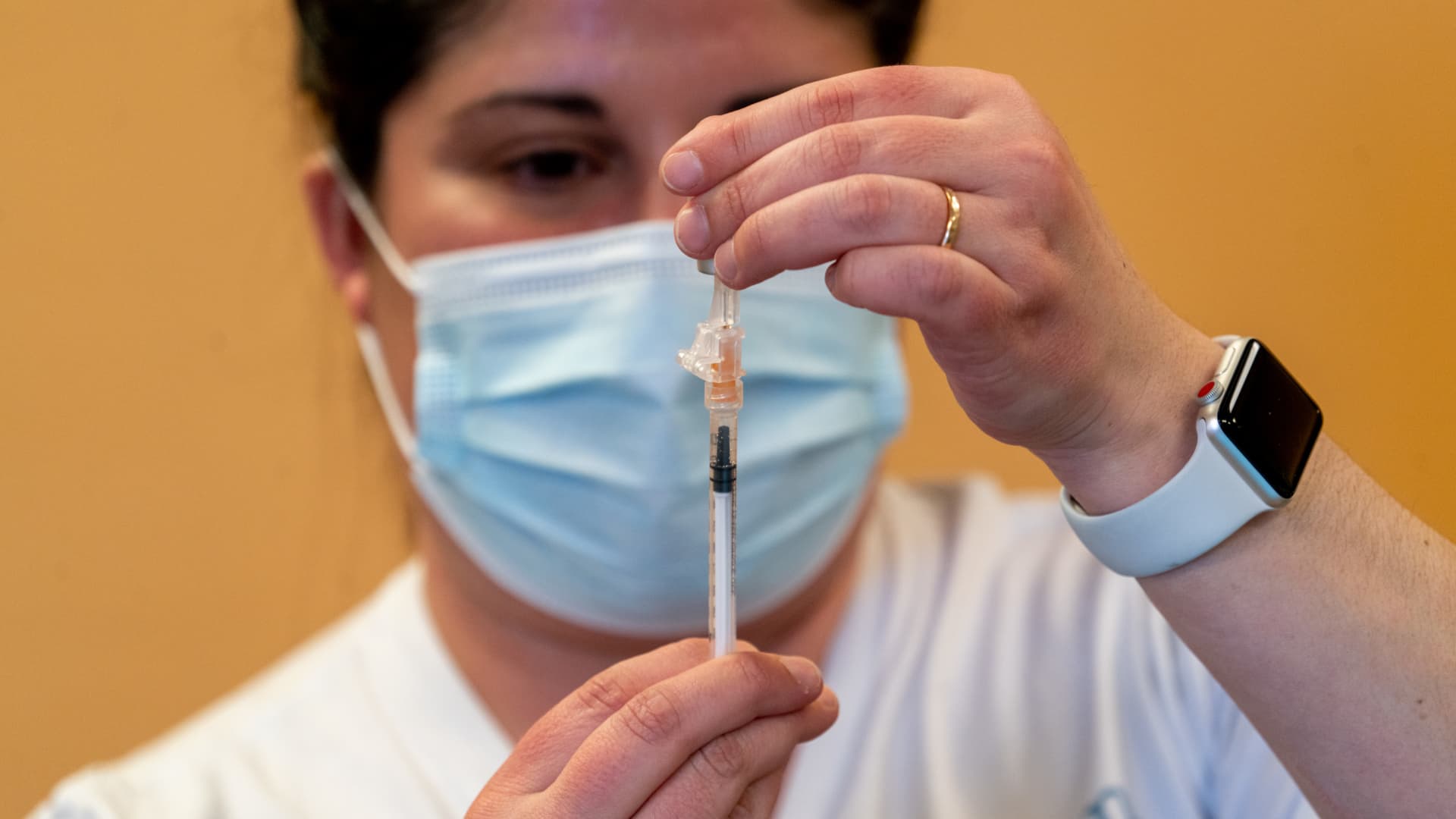 "Free Covid Vaccines for Uninsured Americans: Biden Administration's Extended Initiative"