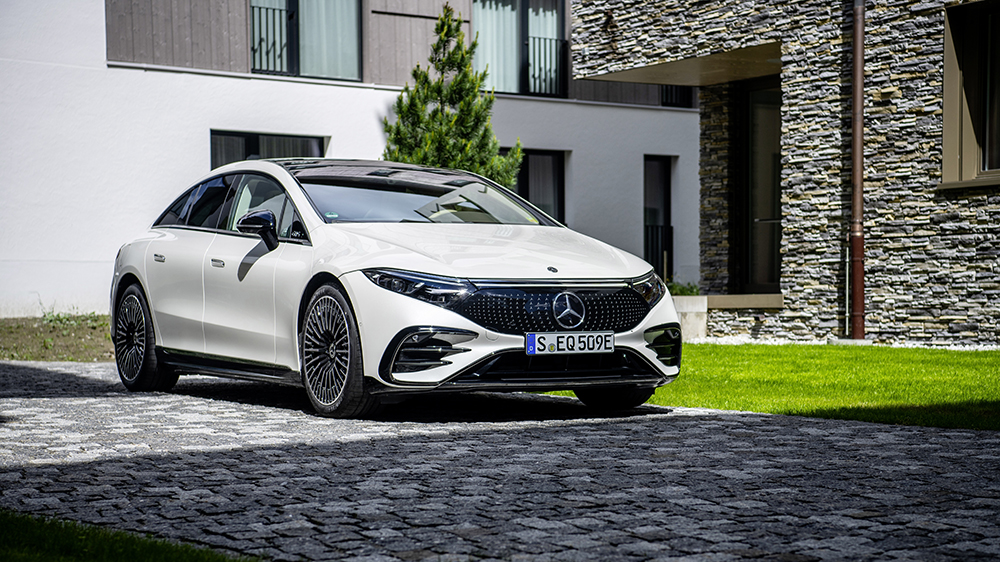 Featured image for Mercedes-Benz Delays Full Transition to Electric Vehicles