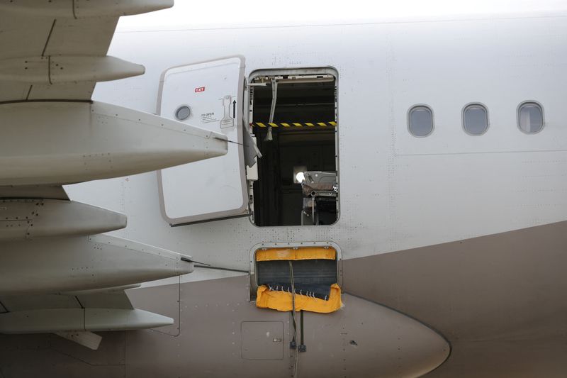Featured image for Passenger's discomfort leads to mid-air plane door opening on Asiana flight