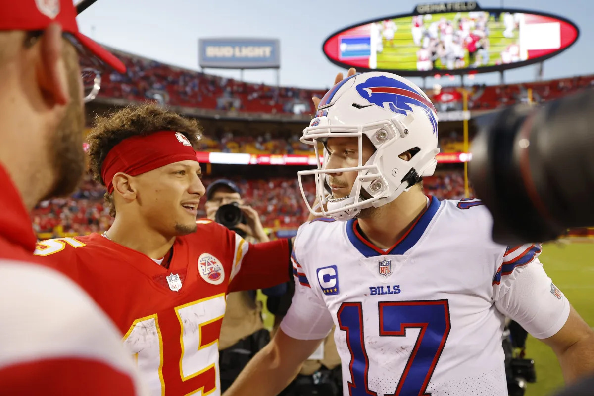 "Assessing the Top QBs in the 2024 NFL Playoffs"