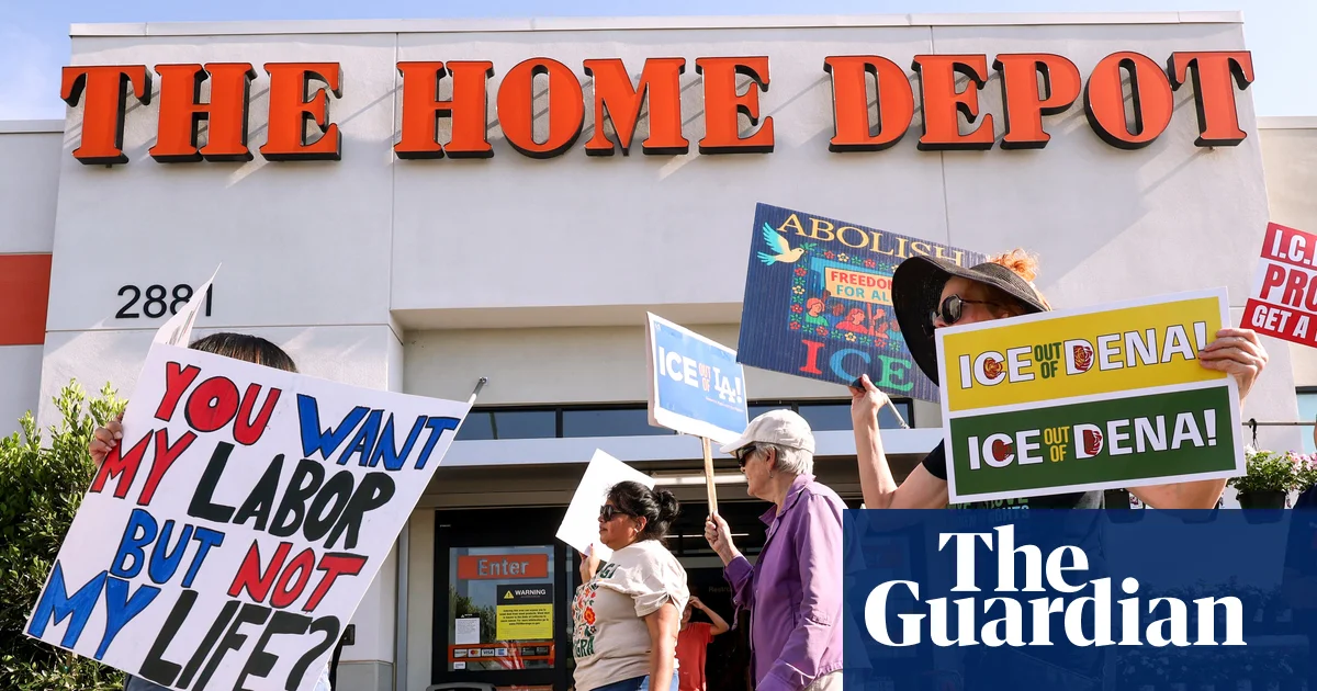 Featured image for Holiday Boycotts Highlight Political Power of US Shoppers