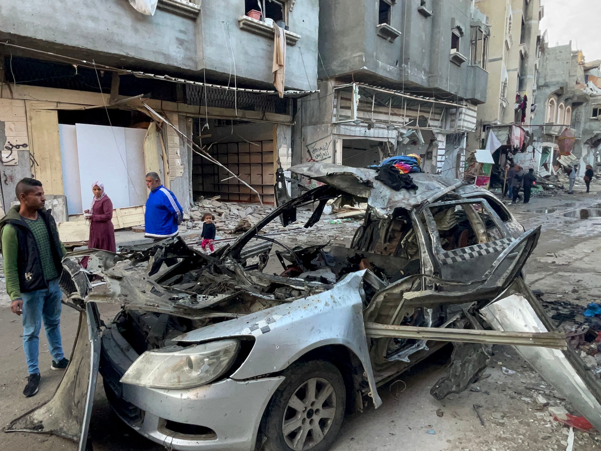 "Israeli Airstrike Kills Three Sons of Hamas Leader Amid Ceasefire Tensions"