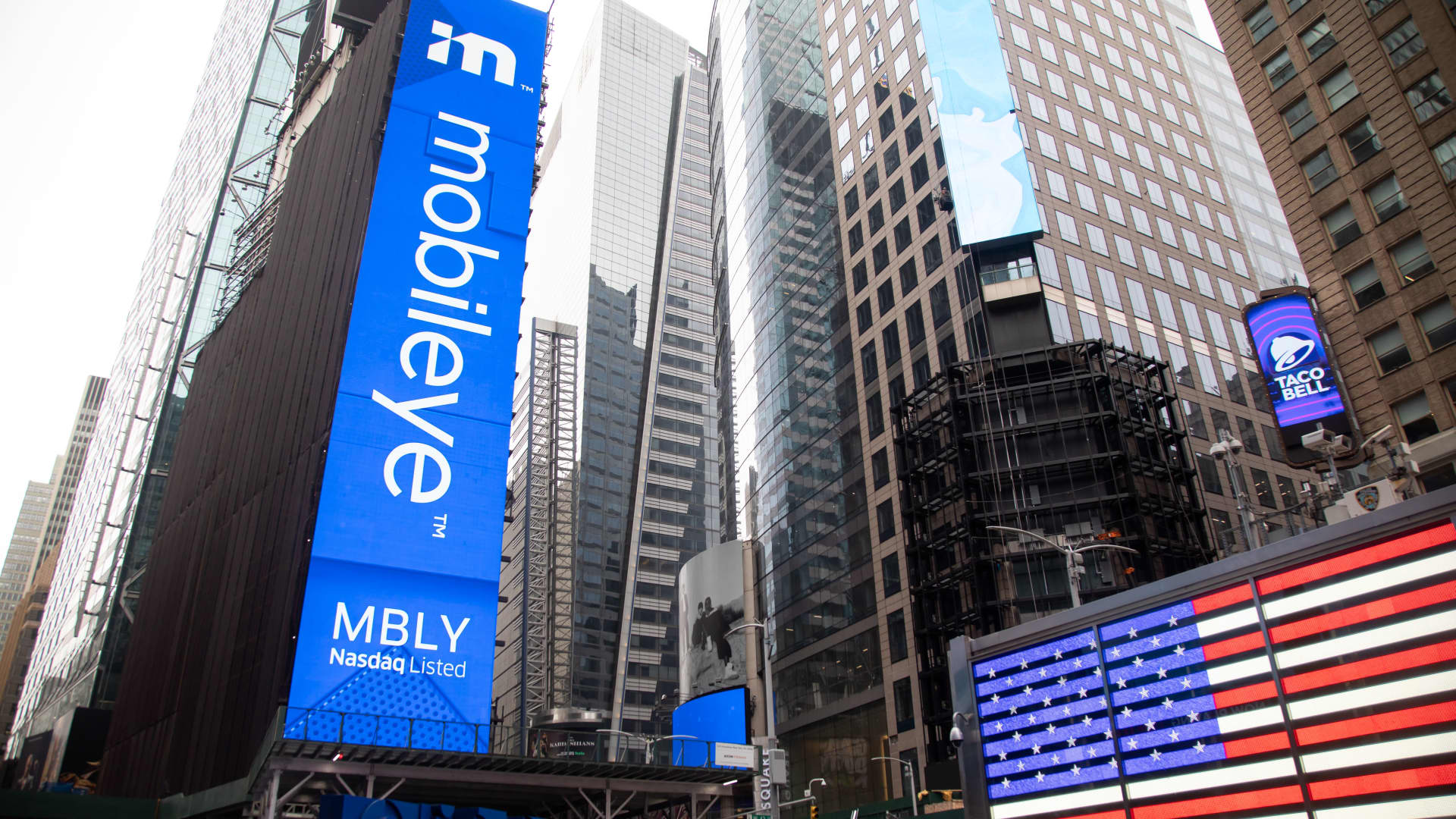 Featured image for "Mobileye's Revenue Warning Sends Stock Tumbling Amid Supply Concerns"