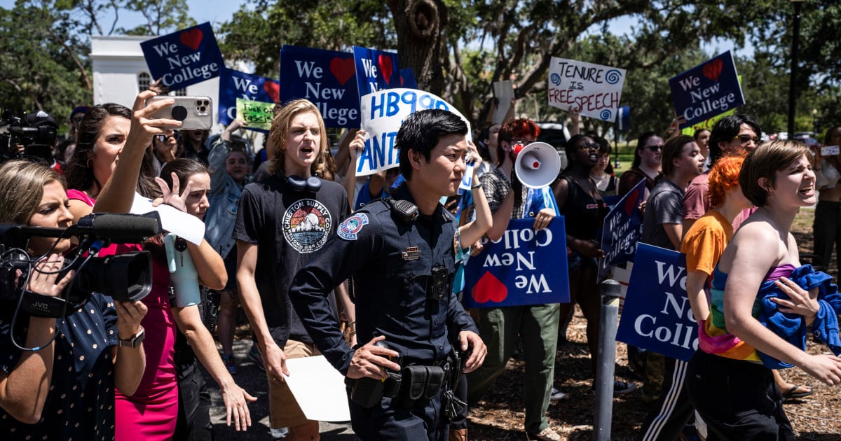 Featured image for "New College of Florida students organize alternative commencement in protest and response to changes"