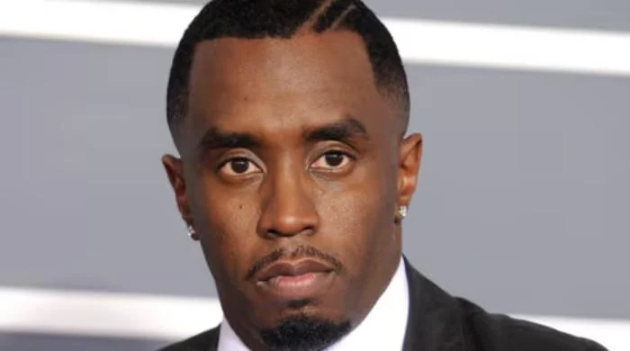 Featured image for Viral Video Misleads: Diddy Did Not Faint in Court