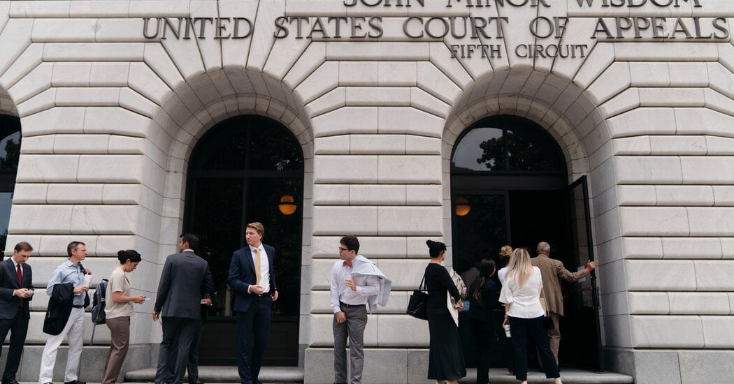 Featured image for Appeals Court Blocks Trump’s Use of Alien Enemies Act for Deportations