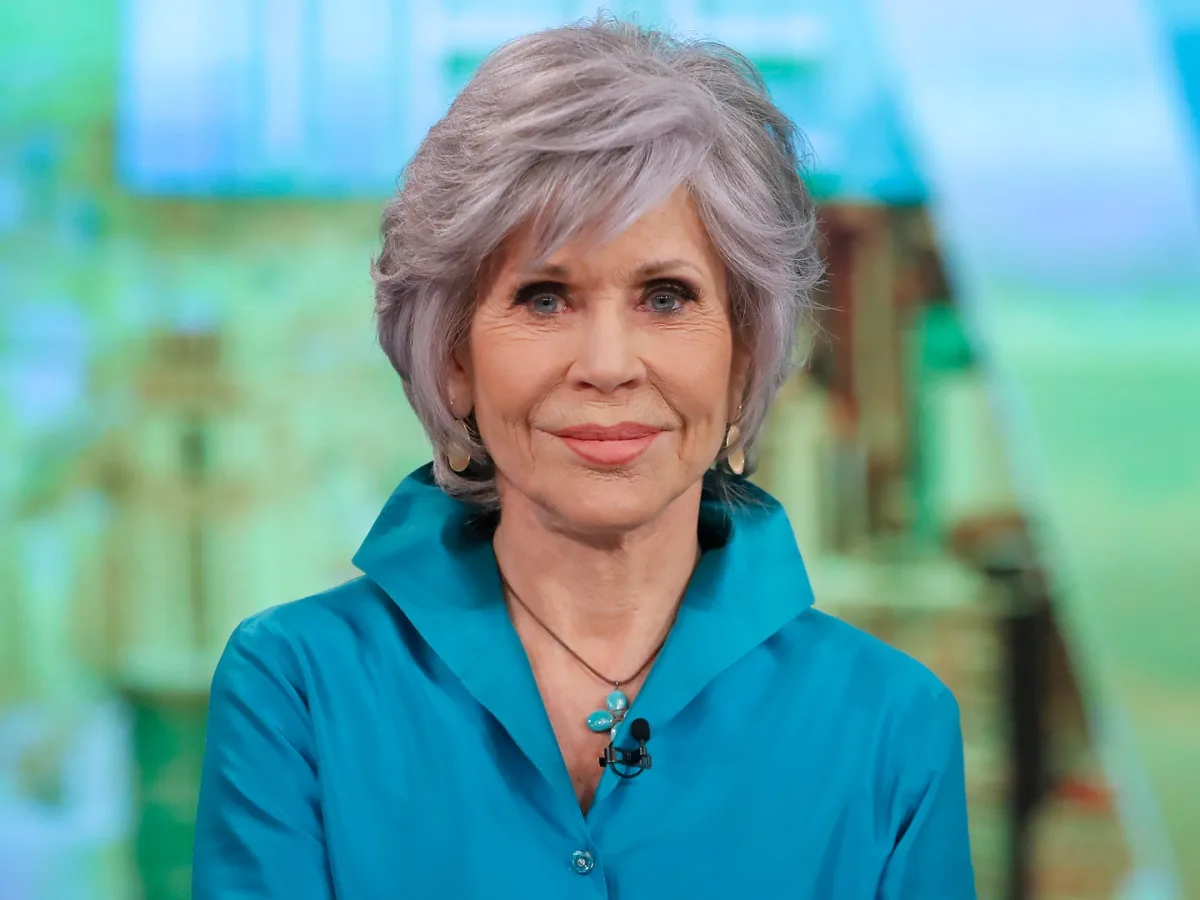 Jane Fonda's Therapist-Recommended Workplace Tool for Healing After a Breakup
