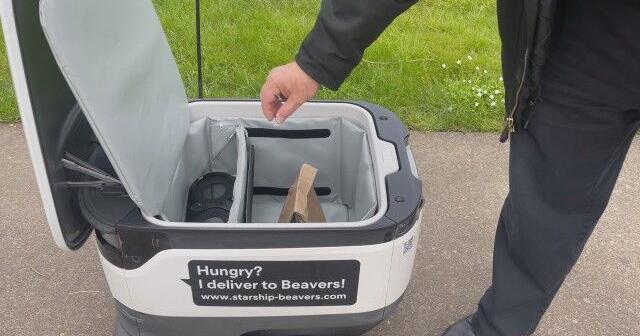 Featured image for "Oregon State University Issues Bomb Threat Warning Involving Food Delivery Robots"