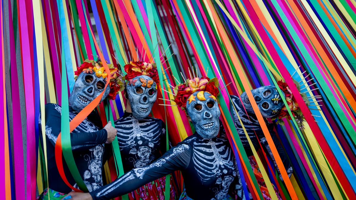 Featured image for "Day of the Dead Celebrations in North Jersey, KCK, and Hollywood Forever Cemetery: A Visual Journey"