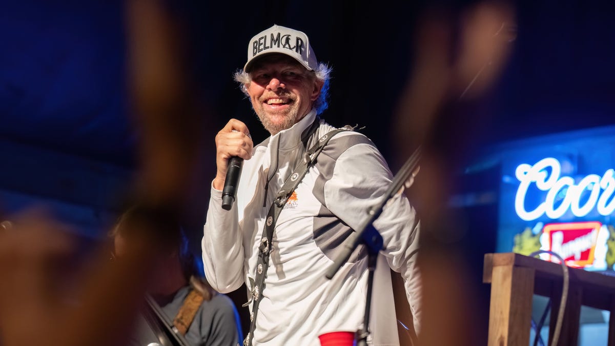 Toby Keith's Stomach Cancer Battle: Latest Updates and Treatment