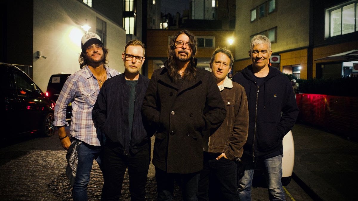 Foo Fighters Announce Multiple Tour Dates with The Breeders and U.S. Headline Shows.