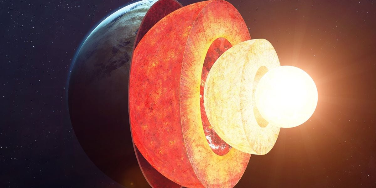 Featured image for Ancient Ocean Floor Envelops Earth's Core, Study Finds