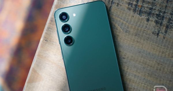 Featured image for Mother's Day Deals: Save Big on Samsung Galaxy S22 and S23!