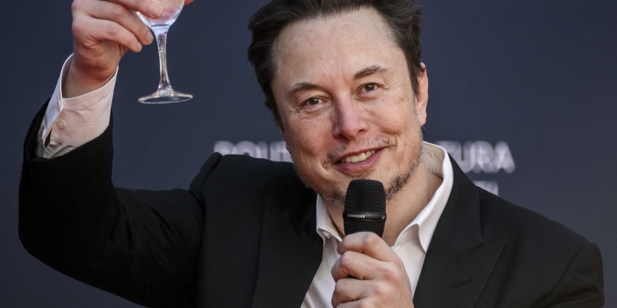 "Elon Musk's X: Video-First Platform Fights Advertiser Exodus and Boosts Creator Rewards"