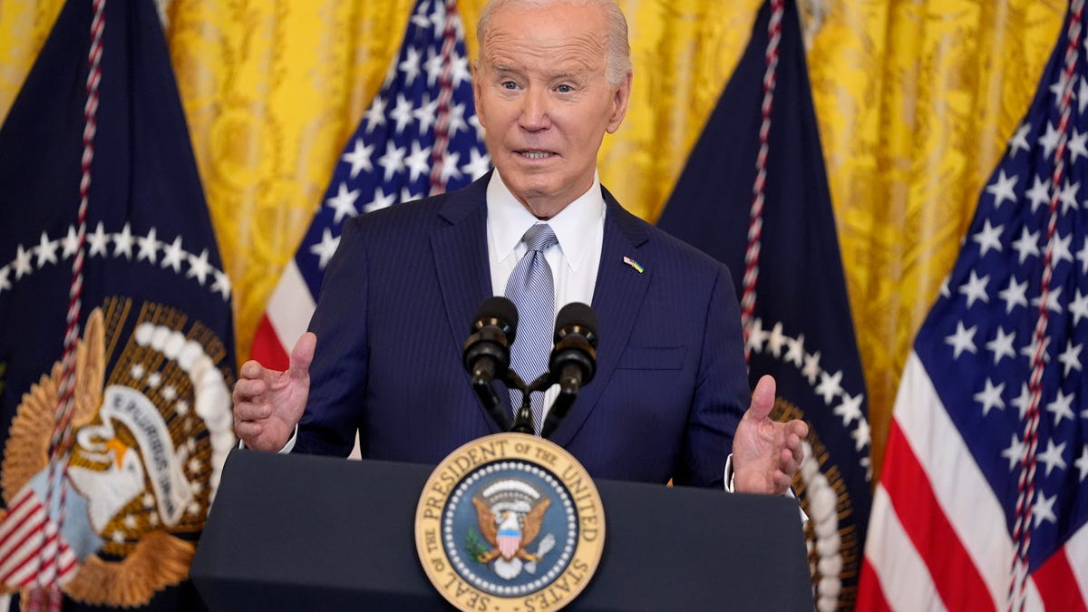 Featured image for "Biden Administration Caps Credit Card Late Fees at $8 in New Rule"