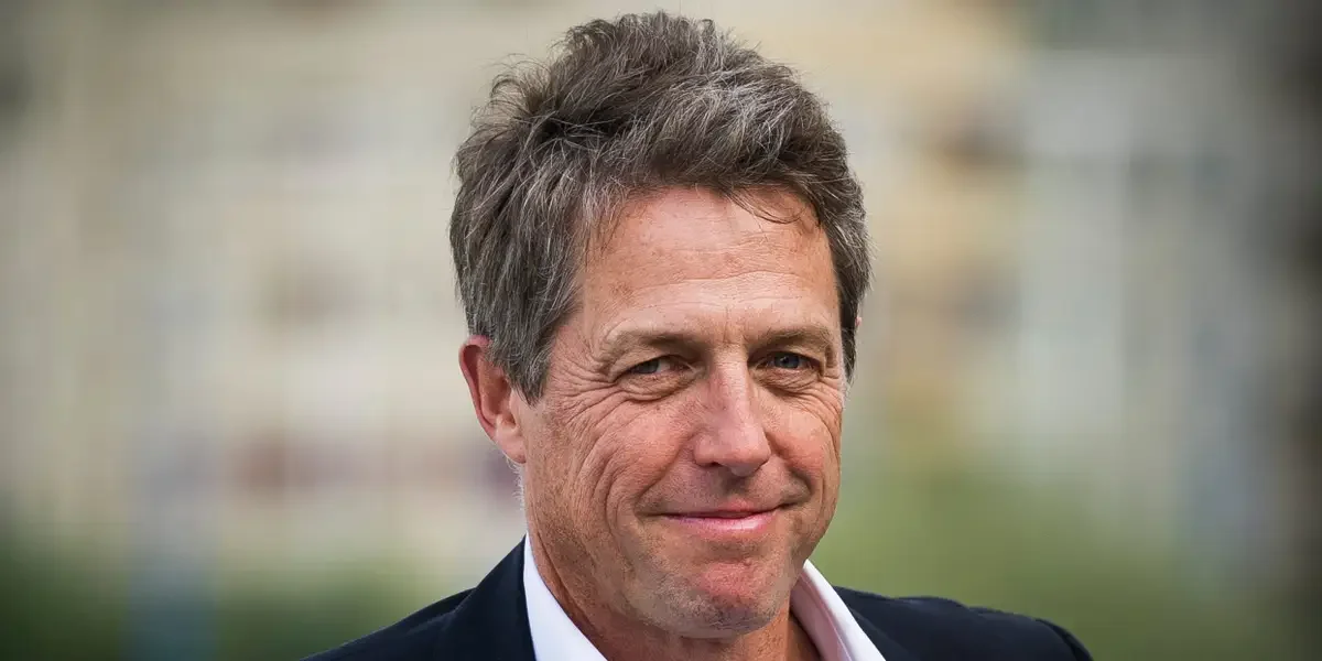 Hugh Grant laments the impact of mobile phones on movie sets.
