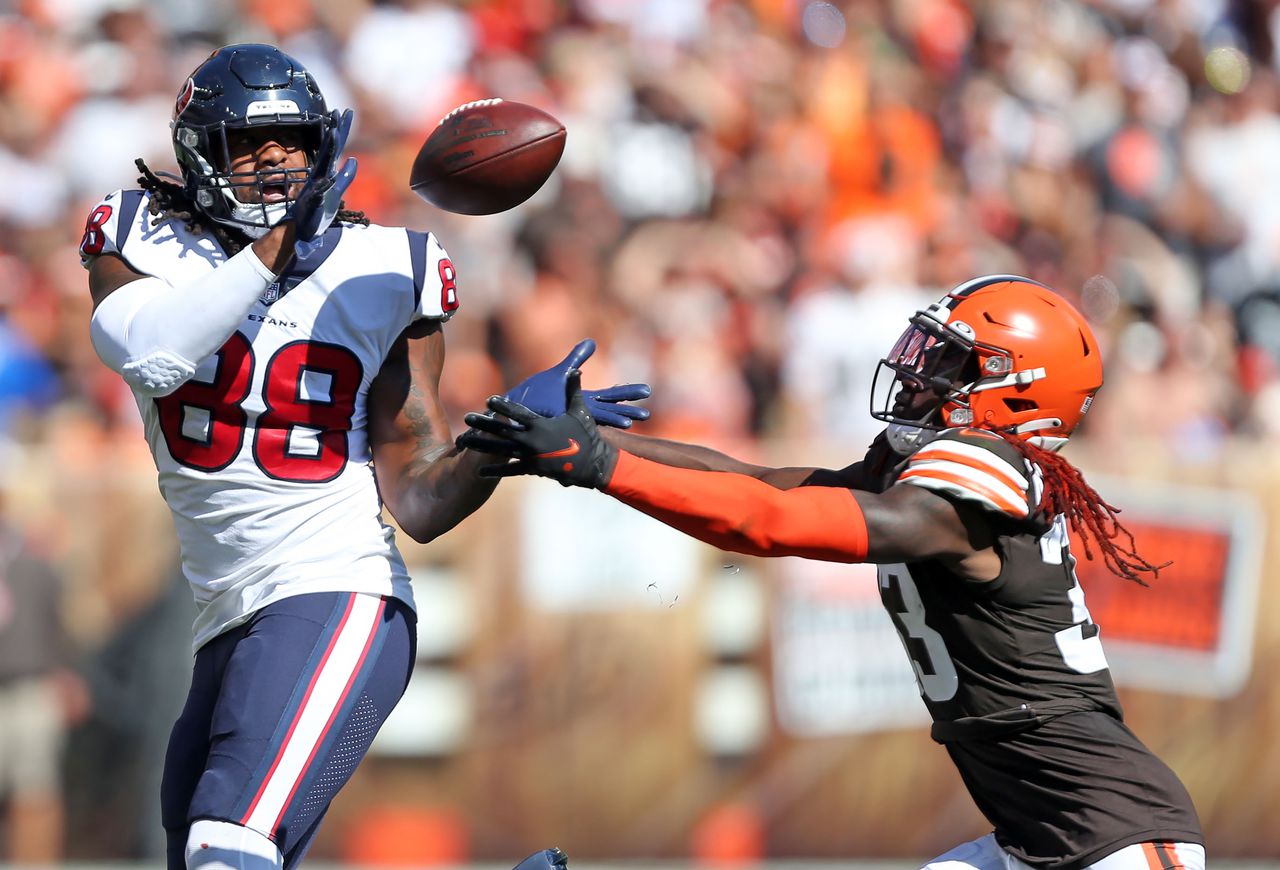 Browns ink former Texans tight end Jordan Akins to 2-year deal.