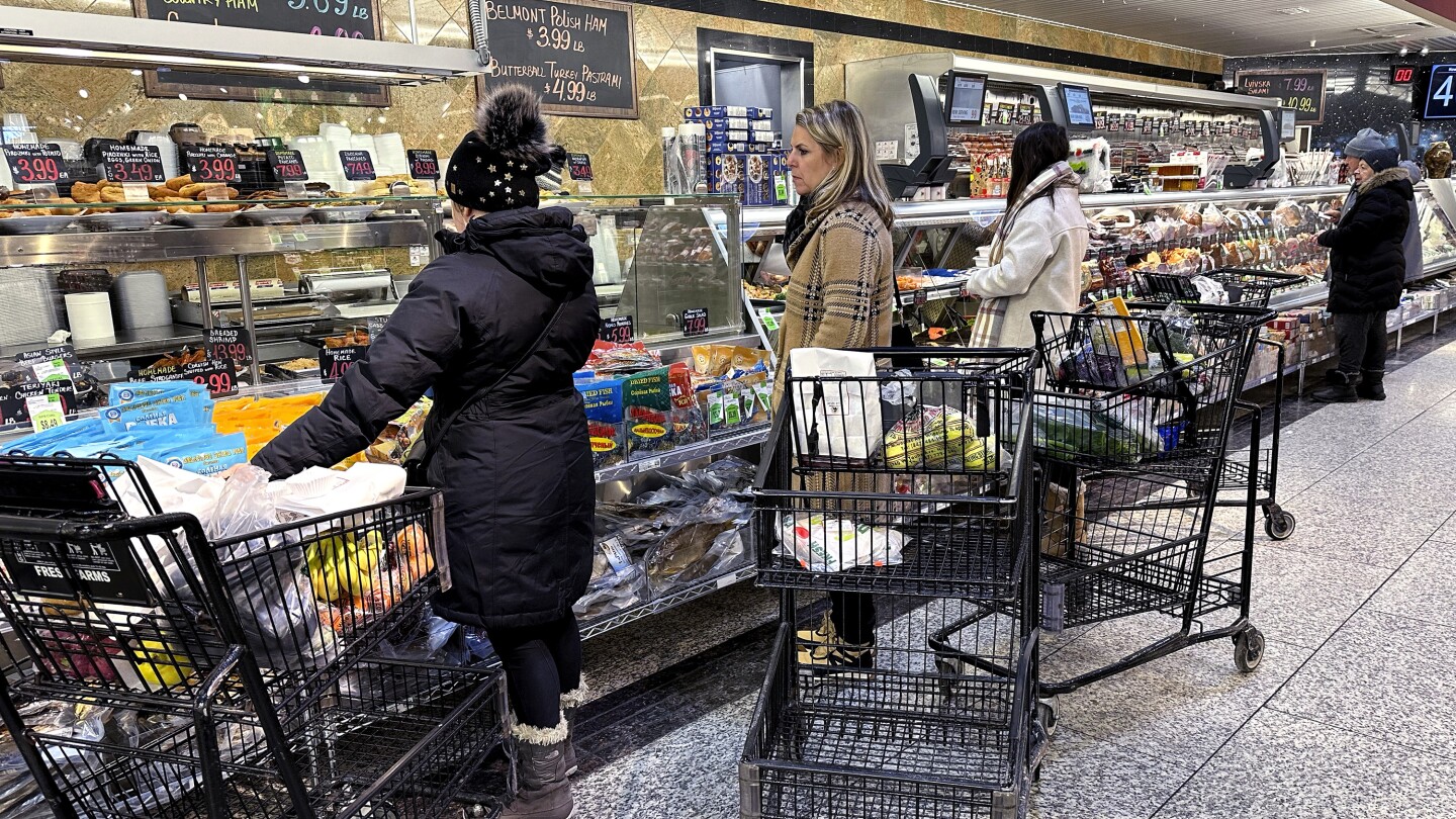 "Decelerating Inflation Signals Potential Rate Cuts Amid Booming U.S. Economy"