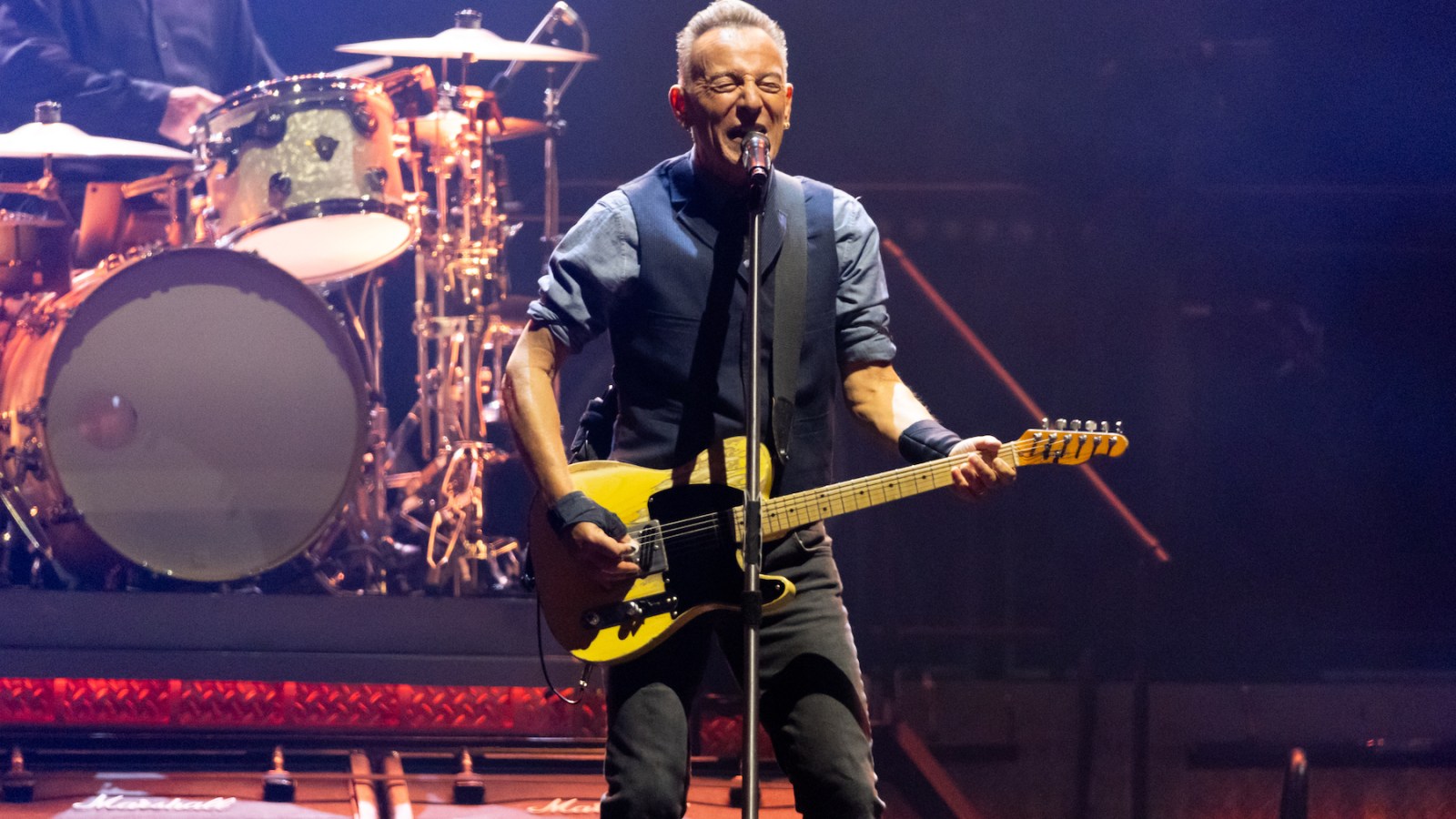 Featured image for Bruce Springsteen Postpones European Tour Over Vocal Issues