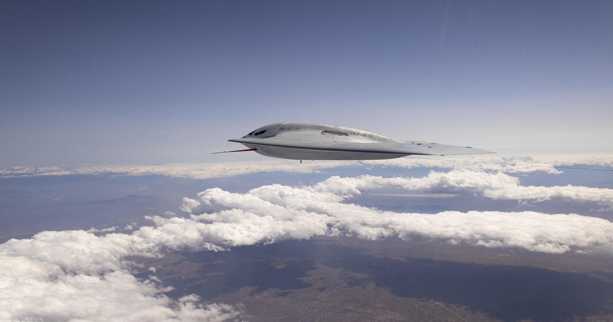 Featured image for Air Force Reveals New B-21 Raider Stealth Bomber in Flight