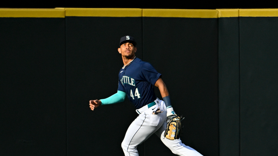 Featured image for Julio Rodríguez's Oscar-worthy fake-out steals the show