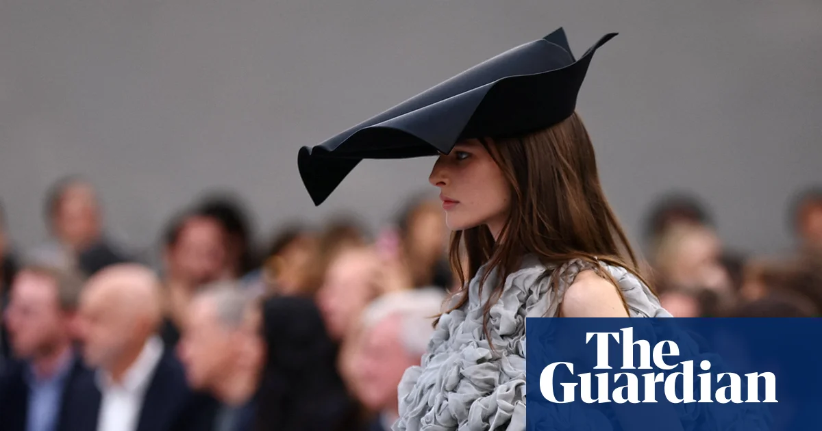 Featured image for Jonathan Anderson's Dior Era Sparks Buzz at Paris Fashion Week