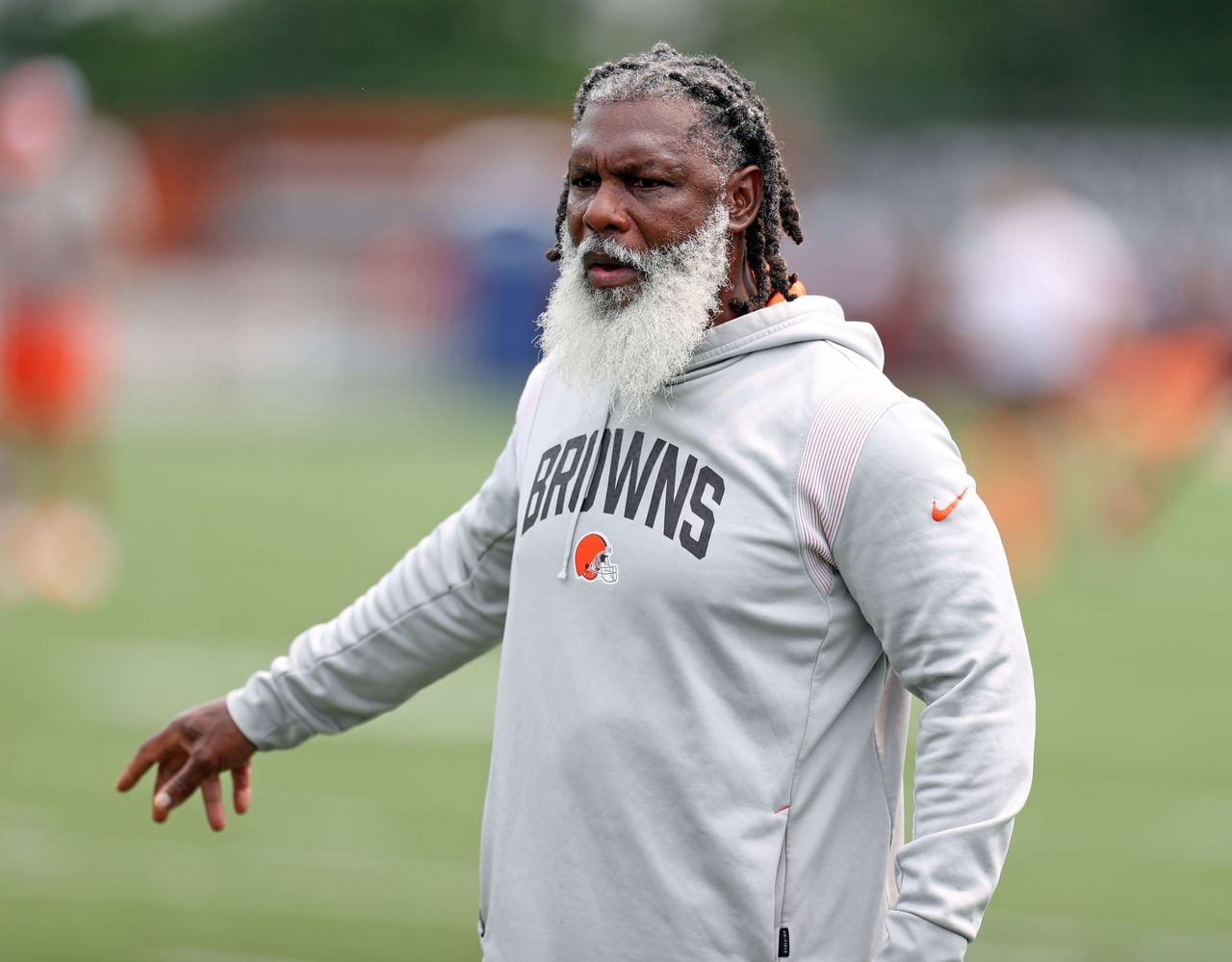 "Browns' Shake-Up: Van Pelt Out as OC, Staff Changes Ahead"