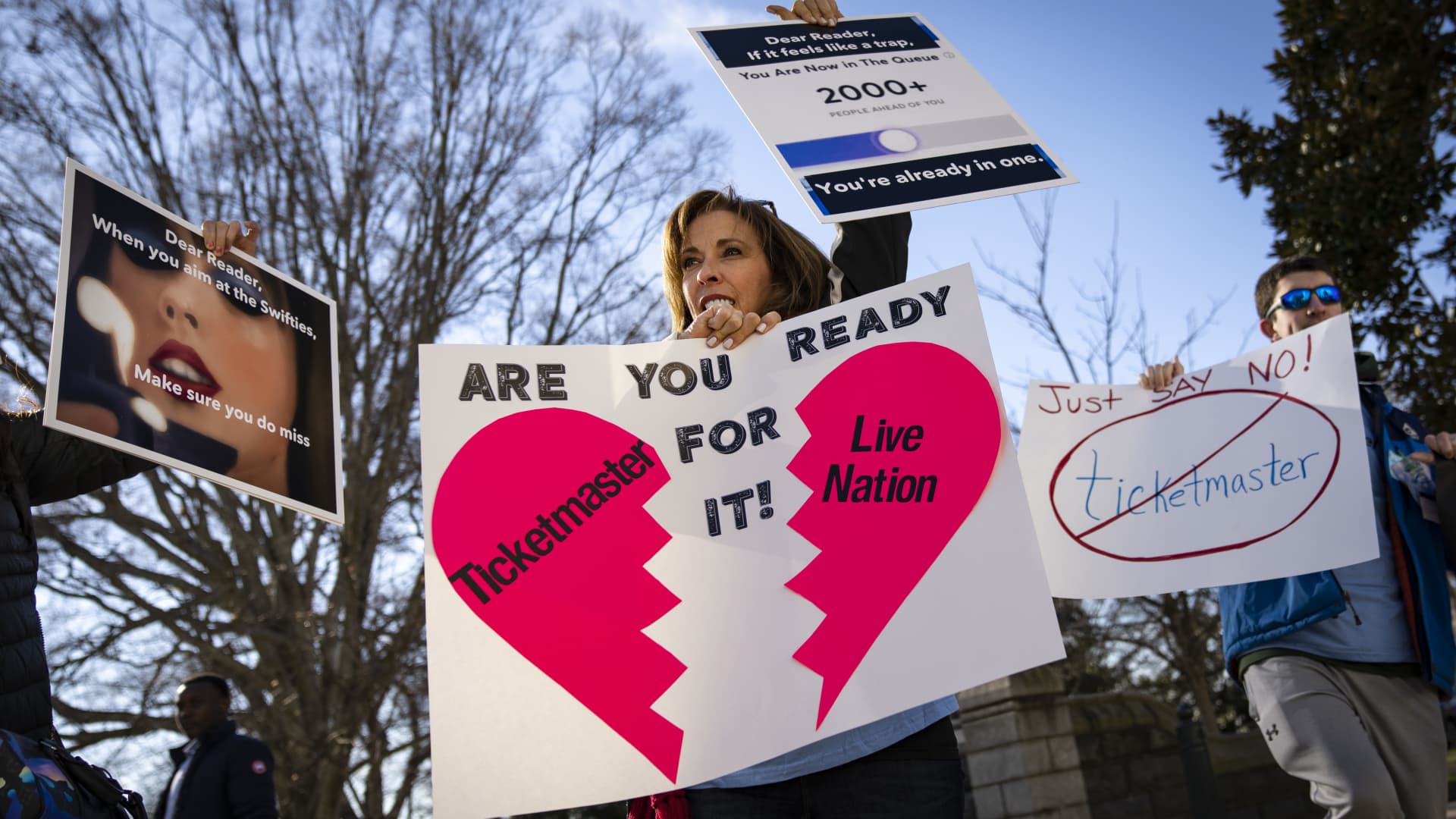 Senate bill aims to require upfront disclosure of ticket fees.
