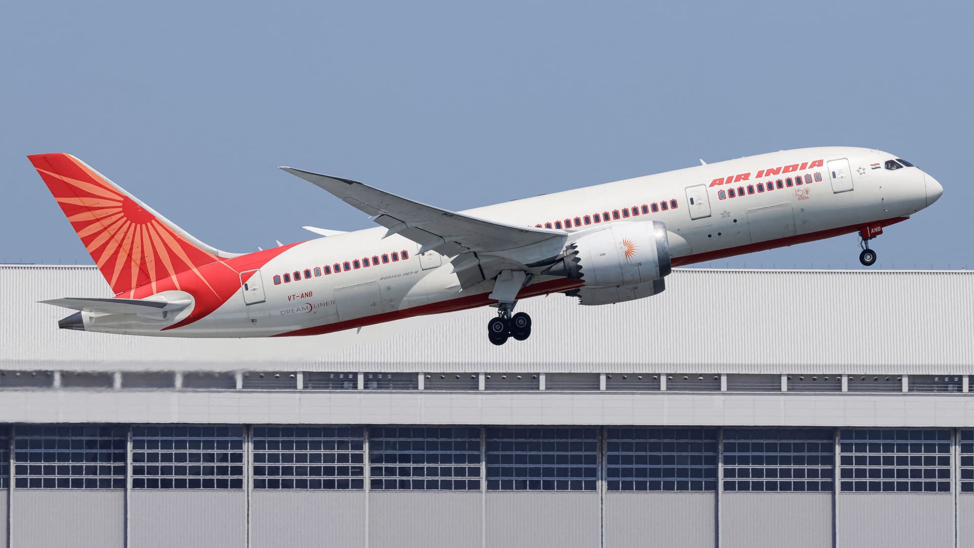 Featured image for Air India Crash Victims Sue Boeing and Honeywell