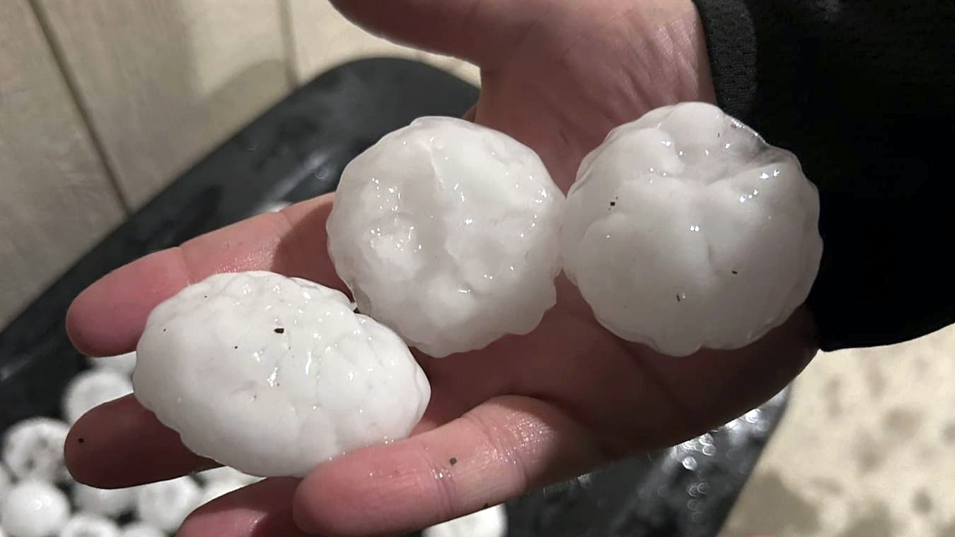 "Severe Weather Strikes Midwest: Tornadoes and Giant Hail Hit Kansas County"