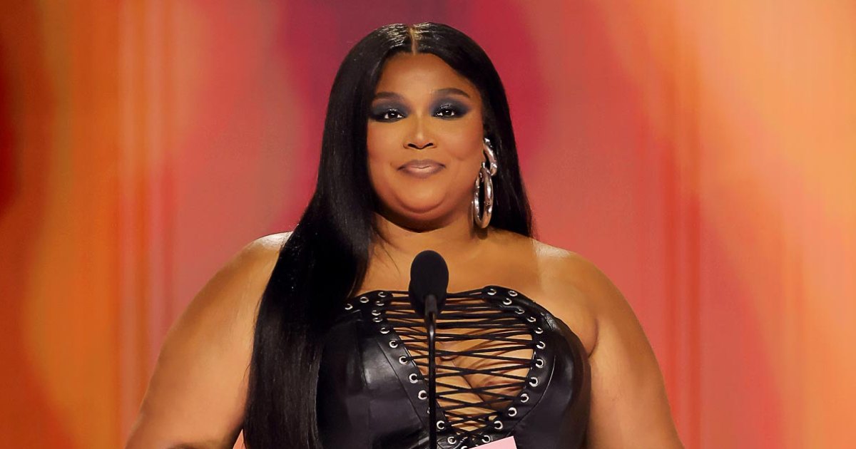 Featured image for Lizzo Attends 2024 Grammys Amid Ongoing Sexual Harassment Lawsuit