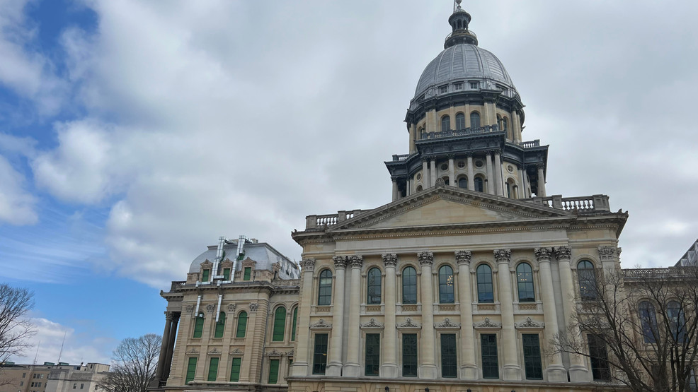 "Severe Storms Wreak Havoc in Central Illinois: Power Outages and Airport Closure"