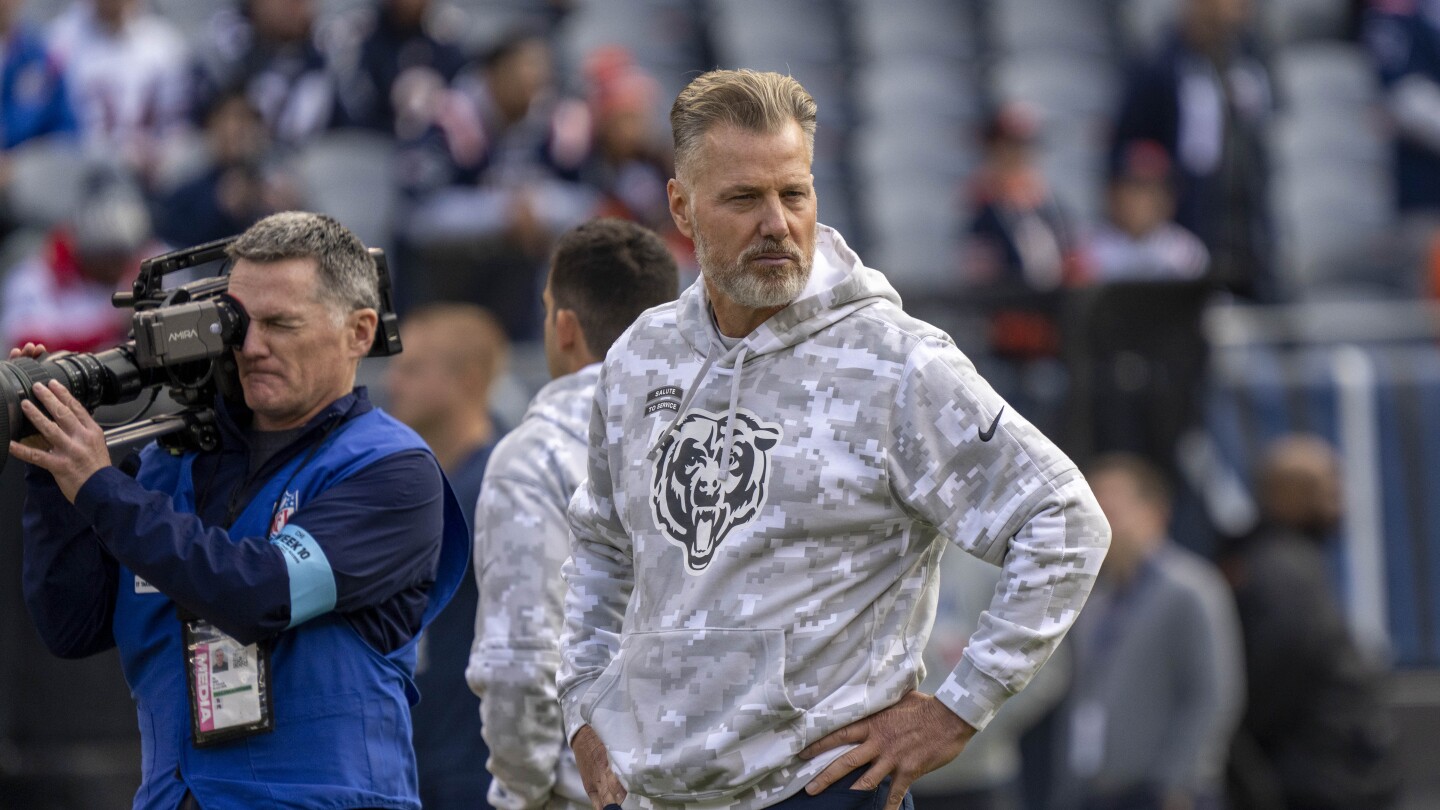 Bears' Eberflus Considers Offensive Overhaul Amid Struggles
