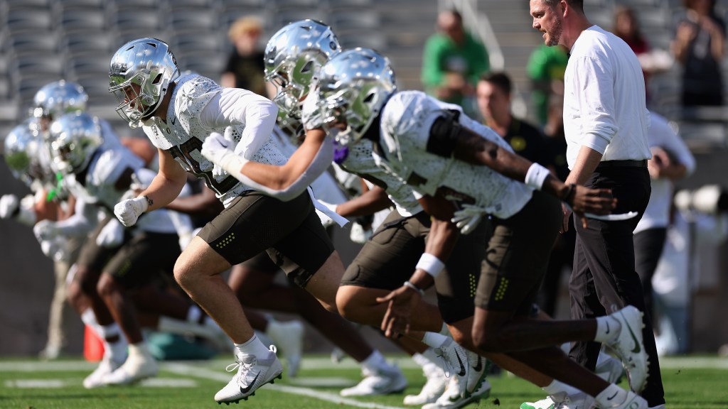 Featured image for Oregon Ducks' 2024 recruiting class dominates national rankings