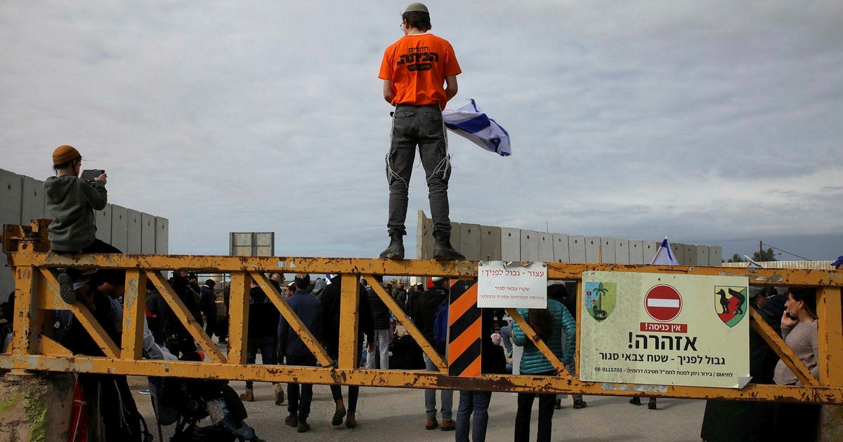 Featured image for Israeli Army Thwarts Protesters Blocking Humanitarian Aid to Gaza
