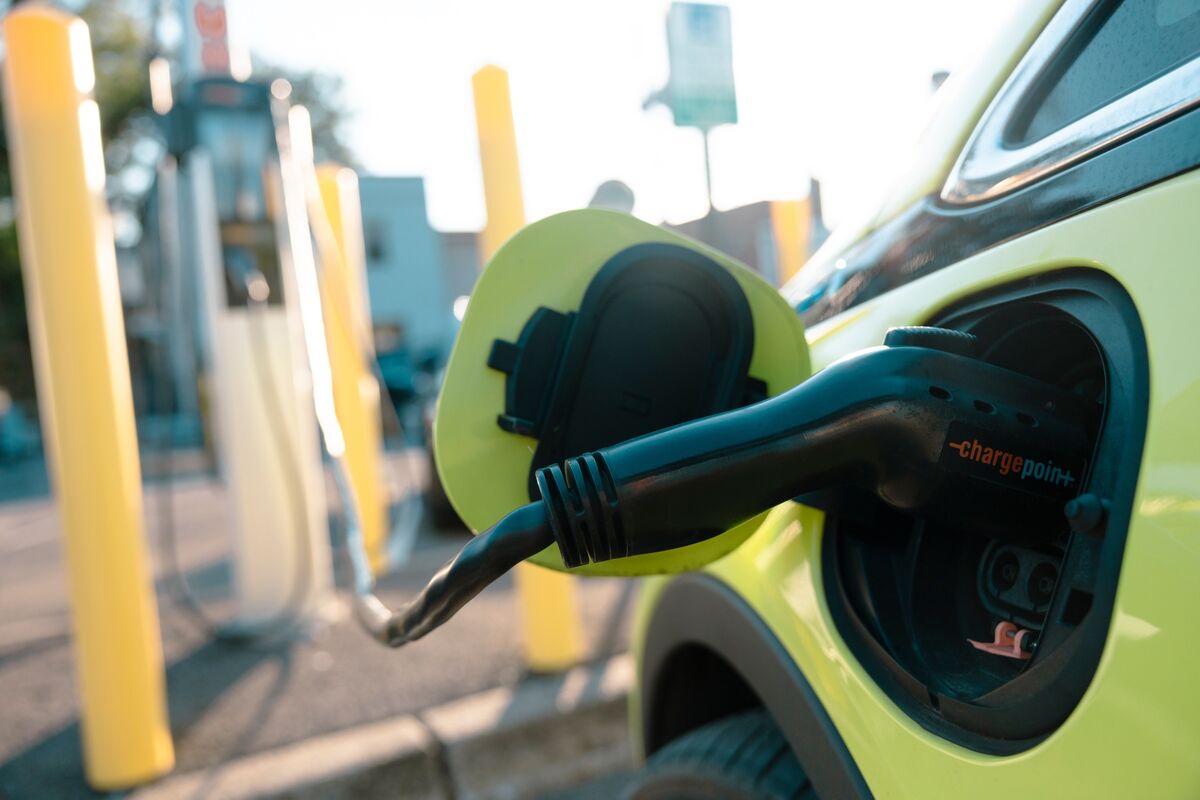 Featured image for GM Faces $1.6 Billion Loss Amid EV Market Challenges