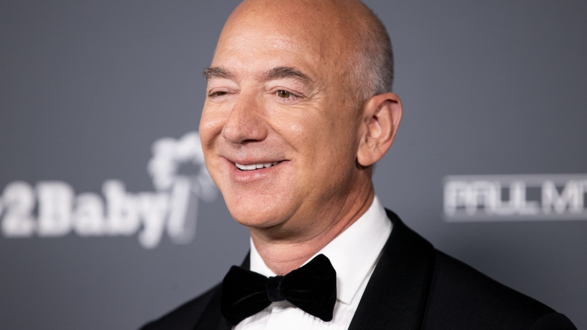 Jeff Bezos Continues Aggressive Selling Spree, Unloading More Amazon Stock