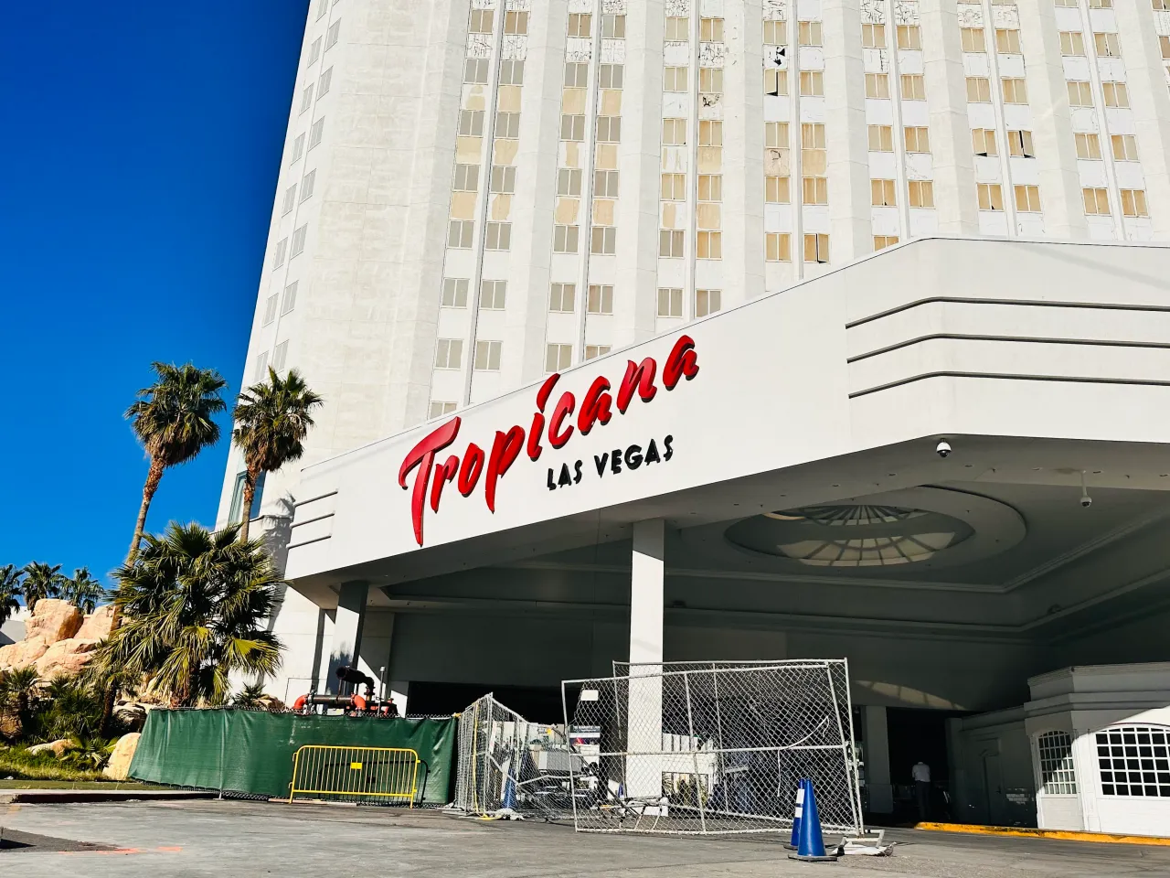 Featured image for "Tropicana Las Vegas Set for Demolition, Making Way for New Development"