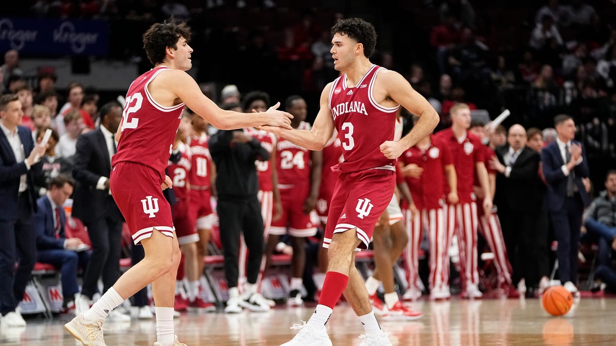 Featured image for "Indiana Basketball Seniors Trey Galloway and Anthony Leal Confirm Fifth-Year Return"