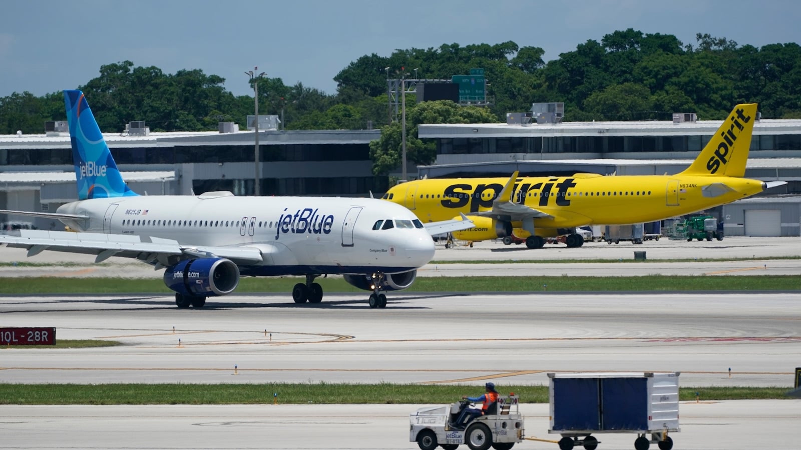 Featured image for "June Hearing Scheduled for JetBlue and Spirit Appeal of Blocked $3.8 Billion Merger"